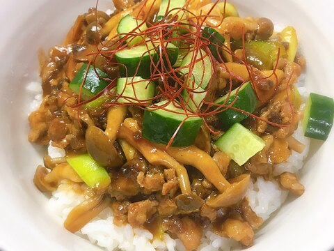 シャキシャキきゅうりの食感が楽しい♪麻婆丼❣️